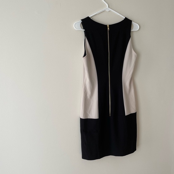 C Luce Color Block Sleeveless Cocktail Dress in Black and Beige. Size Sm… - Picture 6 of 6